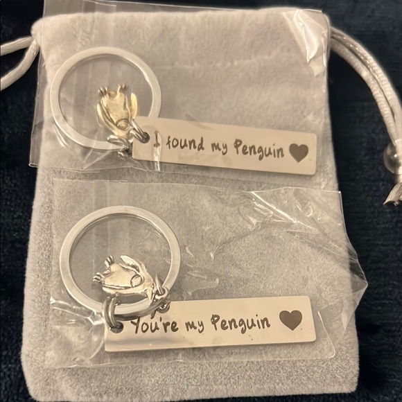 ❤️ Silver Penguin Keychain Set ❤️ - Picture 2 of 3